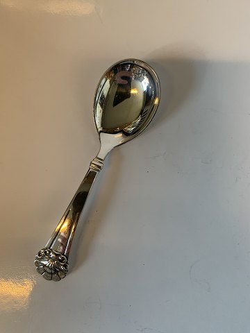 Marmalade spoon in silver
Length approx. 12 cm
Stamped 3 tower Cohr