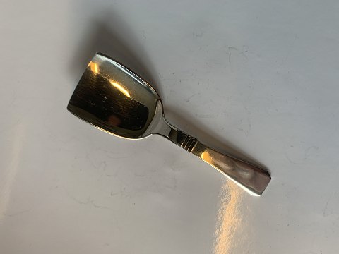Marmalade / Sugar spoon in silver
Length approx. 10.5 cm
Stamped P.HERTZ. 3. towers
Produced 1953
