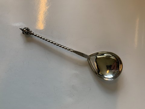 Serving spoon in silver
Length approx. 17.5 cm
Stamped 3. Towers
Produced Year. 1912 VC