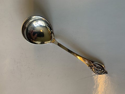 Serving spoon in Silver
Stamped : 3 towers
Produced Year. 1947 JS
Length approx. 13.8 cm