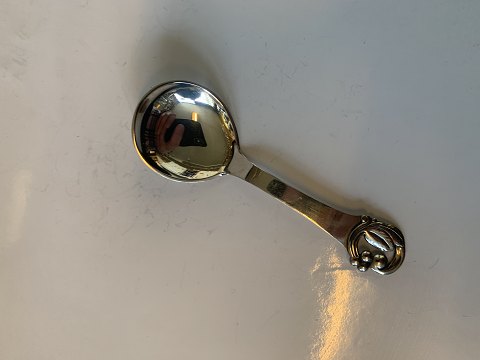 Serving spoon in Silver
Stamped: 3. Towers SJ
Length approx. 11.7 cm
Stamped in 1930