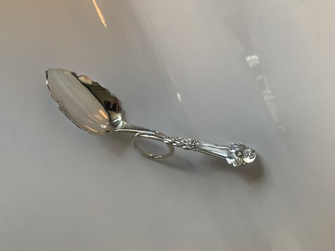 Serving spoon in Silver
Stamped : 3 towers. CFH
Stamped in 1909
Length approx. 12.5 cm