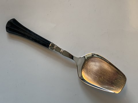 Cake spatula in silver
Stamped 3 Towers
Length 17.1 cm
Produced Year. 1929