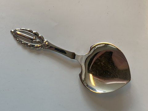 Petitfour spoon in silver
Stamped 3 Towers
Length 14.7 cm
Produced Year. 1937