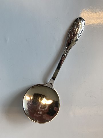 Tomato server / Serving spoon in Silver
Length approx. 20.5 cm
Stamped 3 Towers
Produced Year. 1919