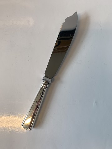 Lagkagekniv i Sølv
Længde ca 22,8 cm
Stemplet 3 Tårne 
Produceret År.1936