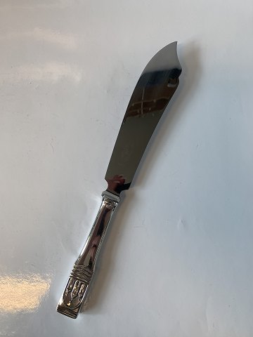 Lagkagekniv i Sølv
Længde ca 27,2 cm
Stemplet 3 Tårne 
Produceret År.1946