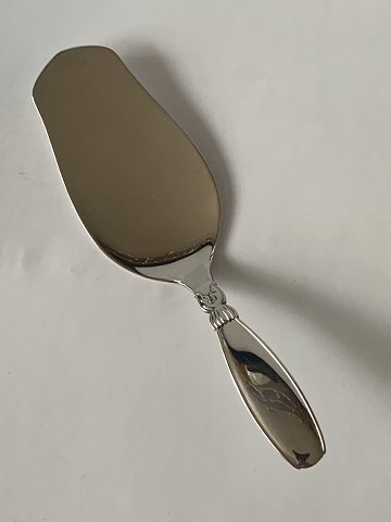 Cake shovel in Silver
Length approx. 18.5 cm
Stamped 3 towers
Produced Year.1933