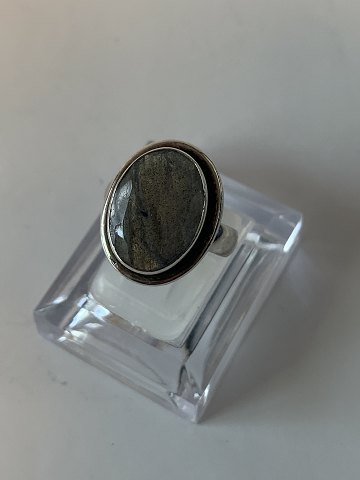 Silver Ladies ring with a labradorite
stamped 925S
Size 55