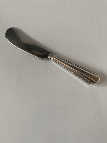 Smørkniv i sølv
Stemplet 830S H:Gr.
Længde ca 13 cm
SOLGT