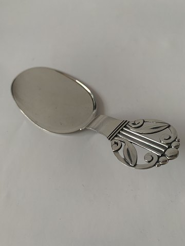Serving spade in silver
Stamped 3 towers
Length approx 16 cm