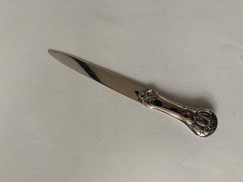 Brevkniv i sølv
Længde ca 19,9 cm
Stemplet 3 Tårne CFH
Produceret År.1917