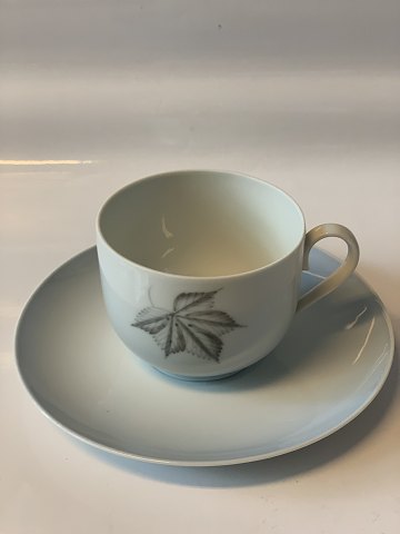 Bing & Grøndahl Foliage Porcelain
Coffee cup and saucer