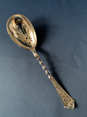 Sprinkle spoon in silver
Length approx. 18.8 cm
Stamped 3. Towers
Produced Year.1902