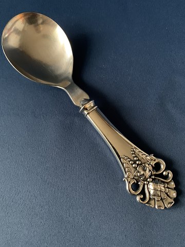 Serving spoon in silver
with steel sheet
Length approx. 19.2 cm