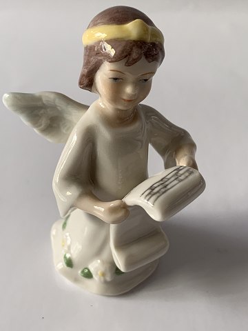 Angel with music paper, Royal Copenhagen figure no. 414, from the angel series.
1. sorting.