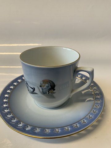 Bing & Grøndahl Christmas set by Harald Wiberg, coffee cup with saucer.
Deck no. 3504/305.
Diameter of the cup is 7.4 cm.