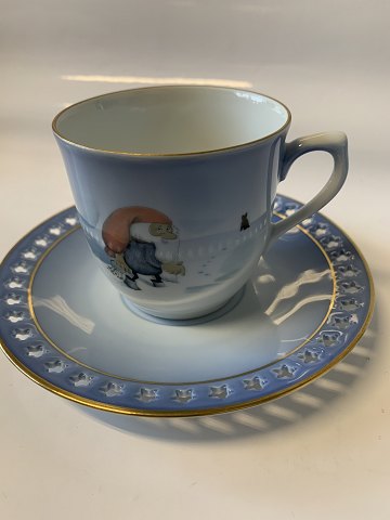 Bing & Grøndahl Christmas set by Harald Wiberg, coffee cup with saucer.
Deck no. 3505/305.
Diameter of the cup is 7.4 cm.
