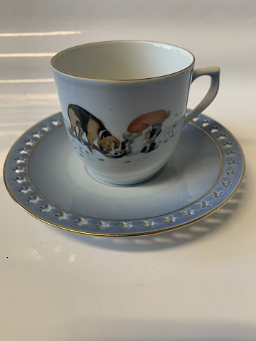 Bing & Grøndahl Christmas set by Harald Wiberg, coffee cup with saucer.
Deck no. 3502/305.
Diameter of the cup is 7.4 cm.