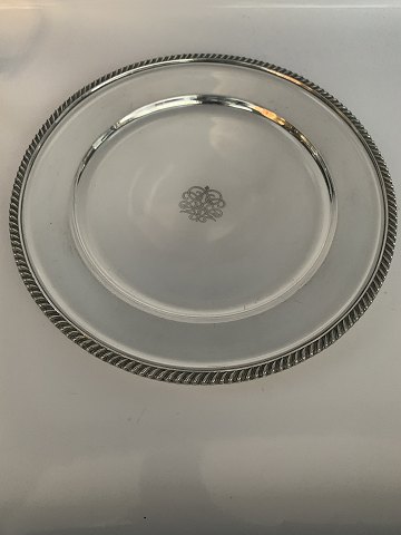 Svend Toxværd. Sølv Dækketallerken / Fad
Tretårnet sølv / 830s.
Diameter  27 cm