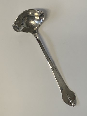 B 3. Silver cream spoon
Hansen & Andersen.
Length 14.5 cm.