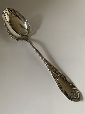 Serving spoon / Strawberry spoon in silver
Length 25.8 cm
Produced in the year 1909