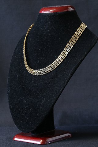 Gold necklace in 14 carat gold with V pattern and box lock. Stamped 585.