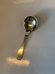 Marmalade / Sugar spoon in silver
Length approx. 12 cm
Stamped 3 tower 830s