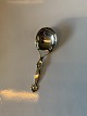 Serving spoon in silver
Length approx. 12.9 cm
Stamped Year 1920