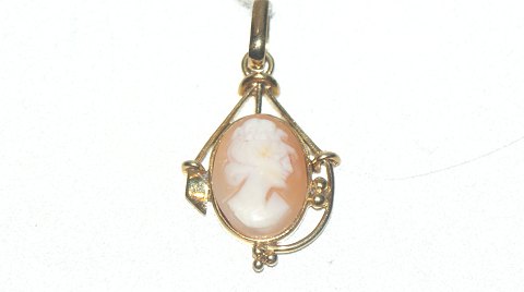 Pendant with Camé, 14 Carat