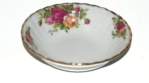 Landsby rose, " Old Country Roses" Grød / Ymerskål
Diameter 13,5 cm.