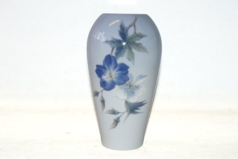 Royal Copenhagen vase
Dekorationsnummer #2679-295
Højde 19 cm.
SOLGT