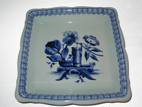 Aluminia Tranquebar, Large Square Tableware.
Decoration number # 3087 / # 1198.