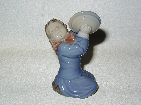 Royal Copenhagen Figurine
Girl with Pot Covers