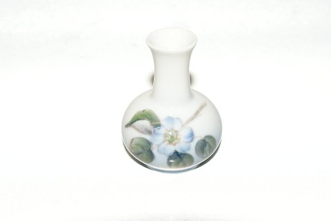 Royal Copenhagen vase
Motif Apple flower
No. 1863/737
Height 6 cm
1.sortering
Nice and well maintained condition