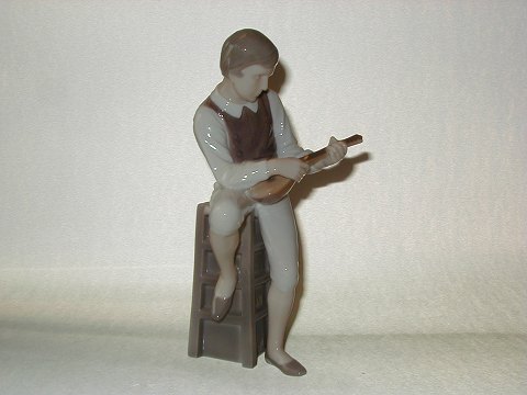 Stor Bing & GRøndahl Figur
Mand med Mandolin
web 5916 SOLGT