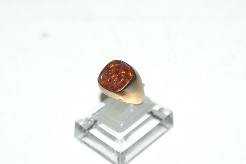 Gold ring with with Amber 14 carat gold
Stamped 585 E.F