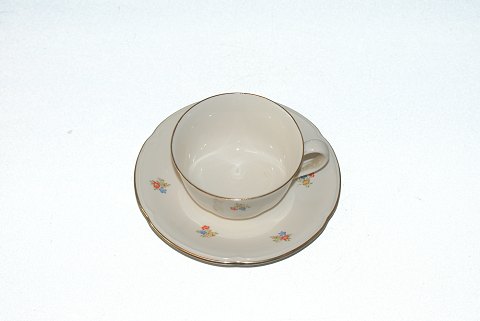 Anne Sofie, Aluminia, Teacup
Measure 10.2 dia
Height 5.6 cm
SOLD