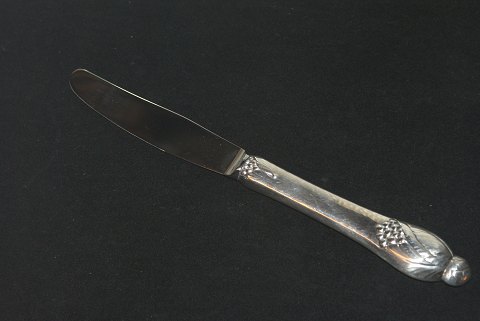 Evald Nielsen Nr. 6 noon knife
Danish Silver cutlery
Dinner knife 22 cm.
SOLD