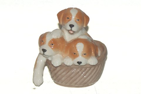 Royal Copenhagen mini Collection
Puppies in basket