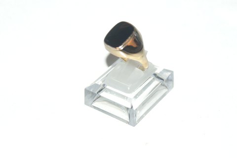 Elegant ring with black onyx in 14 carat gold