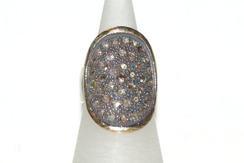 Elegant Topka ring Sølv Design: By Birdie Sort Rhodineret og 14 karat Guld med 
Rose slebne Diamanter
Størrelse 60