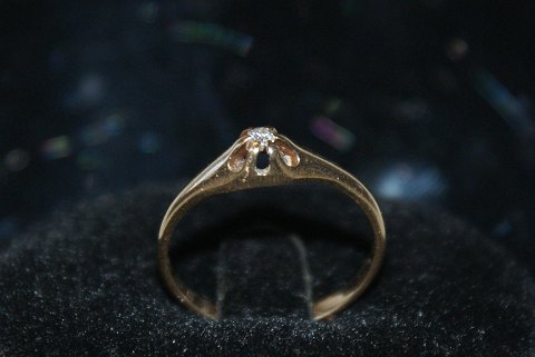 Gold ring with the diamond 14 carat
Ring size 56