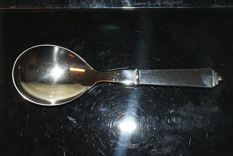 Pyramid Salad serving spoon Medium
Produced by Georg Jensen. # 133