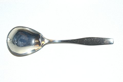 Charlotte Jam spoon
Length 14 cm.
Hans Hansen silver flatware Sterling