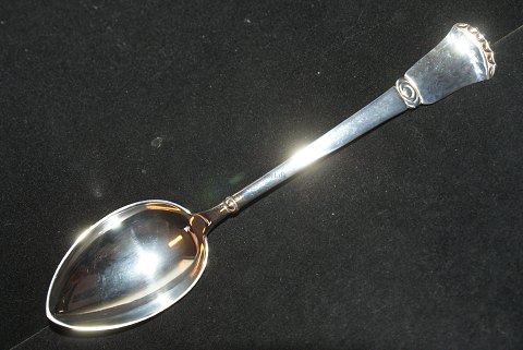 Dinner spoon Maud Silver
A.P. Berg silver
Length 20.5 cm.
