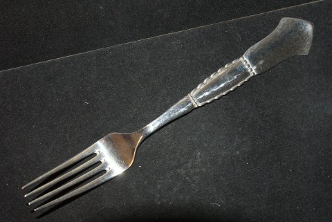 Middagsgaffel Louise Sølv
Cohr Fredericia sølv
Længde 20,5 cm.
