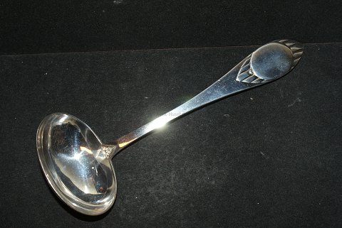 Sauce Ladle Træske  (wooden spoon) Silver
Cohr Silver
Length 18 cm.