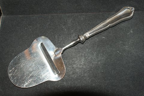 Cheese slicer Rita silver cutlery
Horsens silver
Length 20,5 cm.
