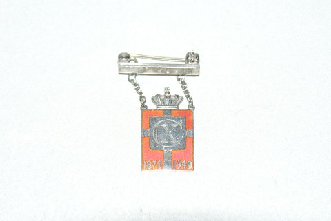 Georg Jensen broche i sterling sølv med kæde
Kongemærke 1870-1940. Kong Christian X